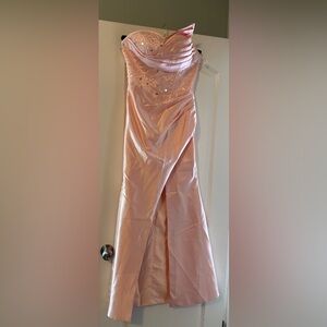 NWT size 6 light coral formal dress (F38)